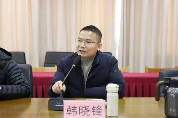 副校长、校工会主席韩晓锋主持.jpg