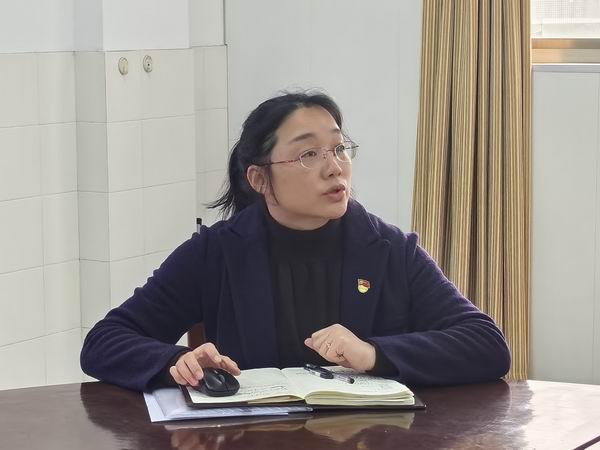 2支部副书记羌华带领学习习近平文章.jpg