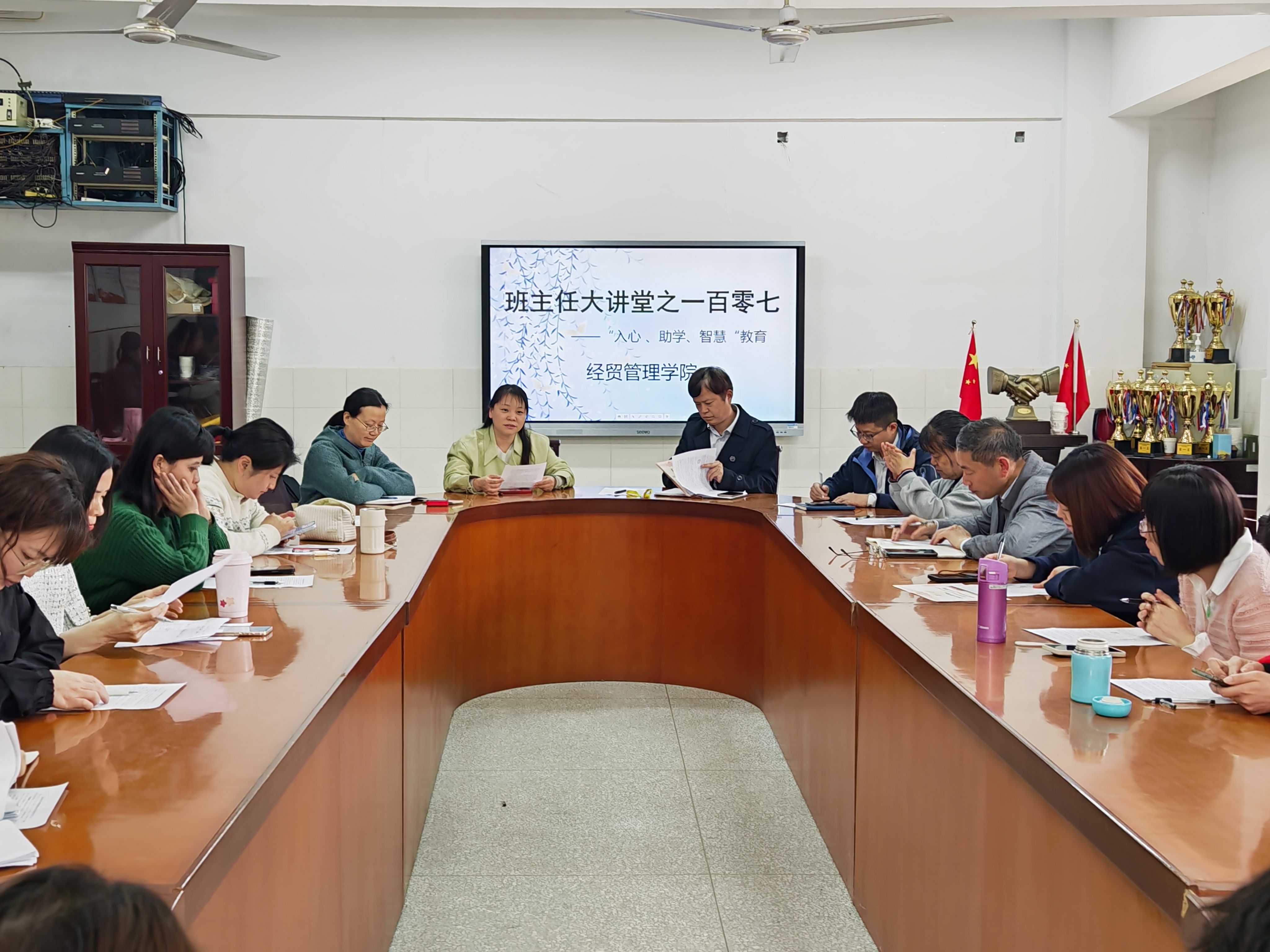 2.邹云花老师.jpg